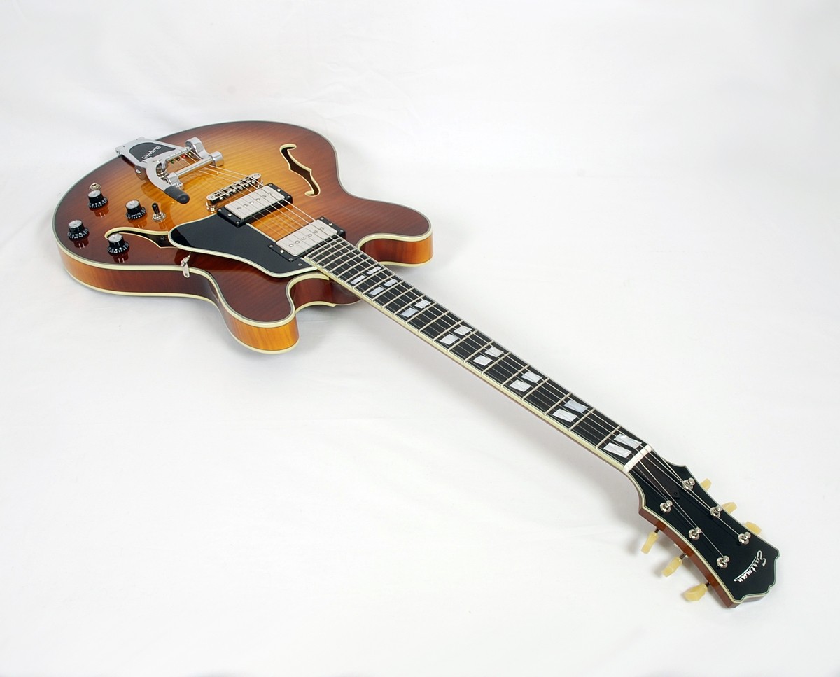 Eastman T486B GB Deluxe Thinline Hollowbody Goldburst with Bigsby 03189