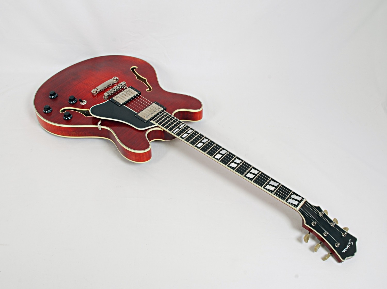 Eastman T59/V Thinline Antique Varnish Finish 02507 Eastman Guitars